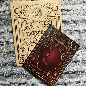 Crescent City inspired Sarah J Mass gold moon chain necklace Fairyloot